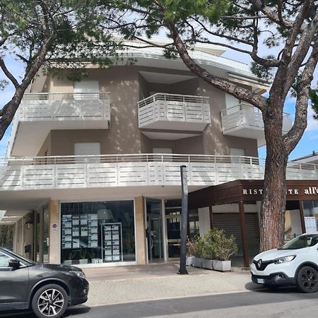 Residence Gallo - Walterigato Apartments Per Solo Famiglie Lido di Jesolo Exterior foto